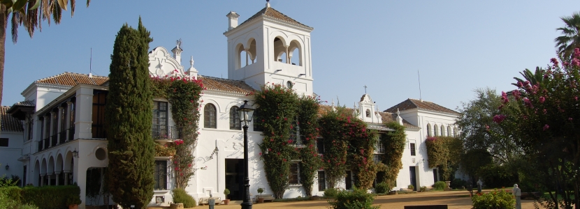 Fachada principal de Cortijo El Esparragal